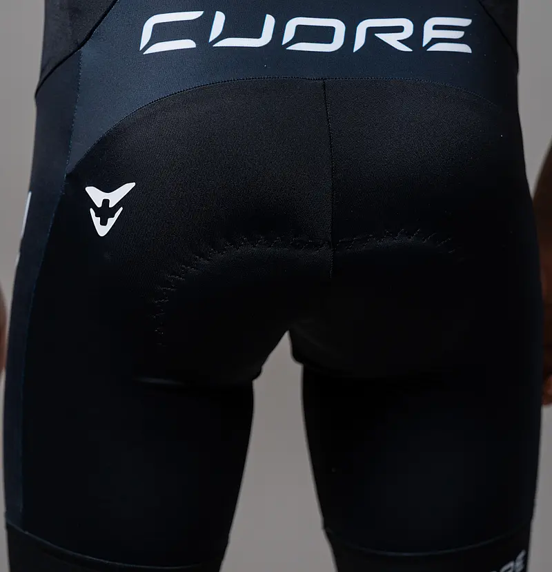 Ergonomischer Schnitt aus Lycra