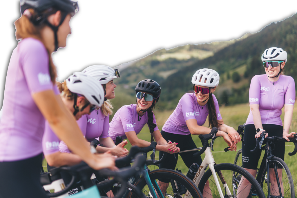 Mädelsgruppe in individueller Radbekleidung von CUORE